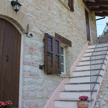 B&B Il Poggetto Serra SantʼAbbondio エクステリア 写真