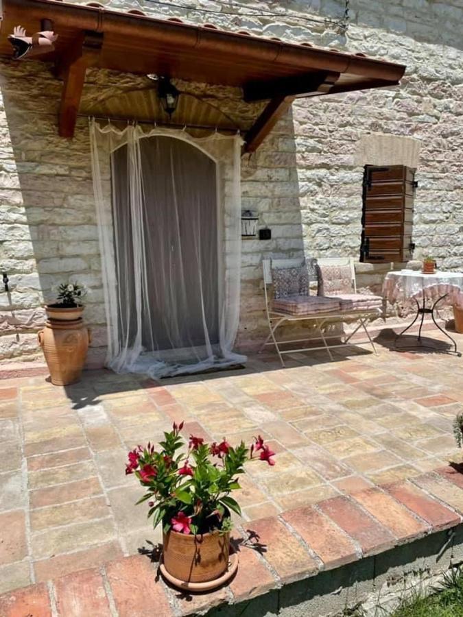 B&B Il Poggetto Serra SantʼAbbondio エクステリア 写真