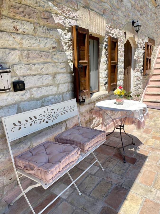 B&B Il Poggetto Serra SantʼAbbondio エクステリア 写真