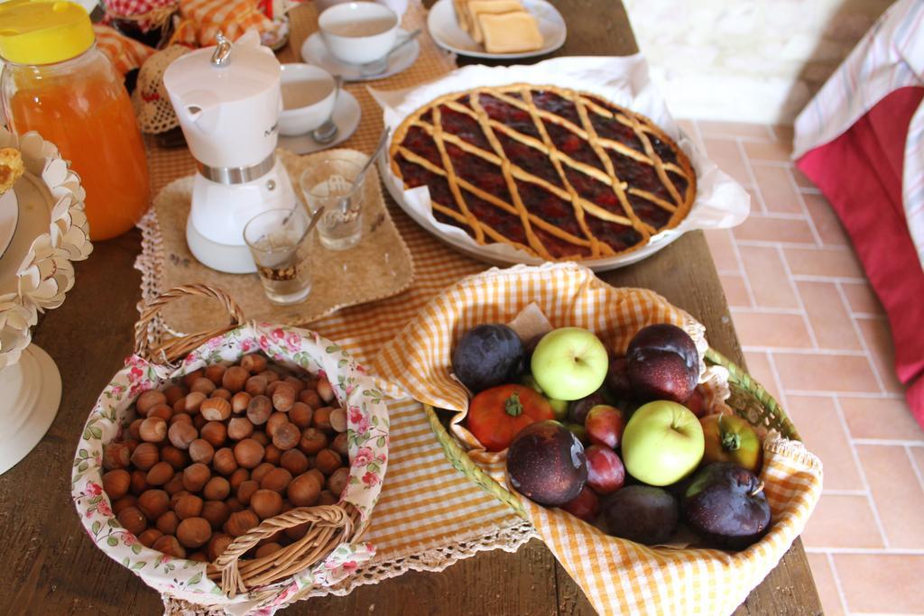B&B Il Poggetto Serra SantʼAbbondio エクステリア 写真