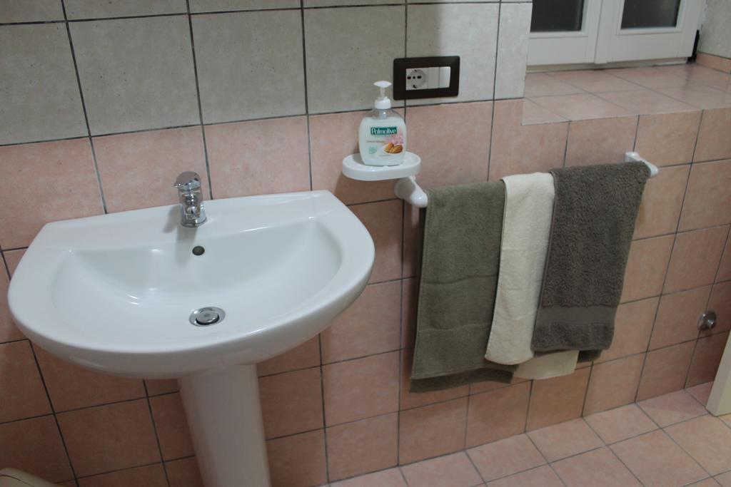 B&B Il Poggetto Serra SantʼAbbondio 部屋 写真