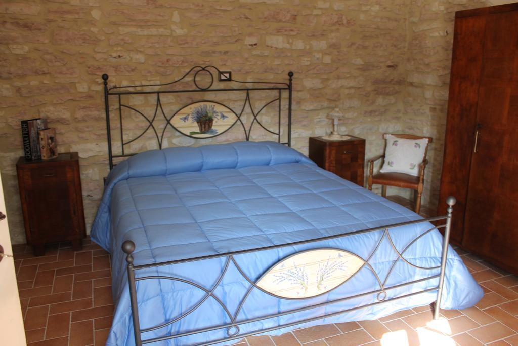 B&B Il Poggetto Serra SantʼAbbondio 部屋 写真