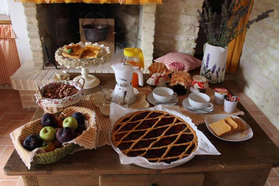 B&B Il Poggetto Serra SantʼAbbondio エクステリア 写真